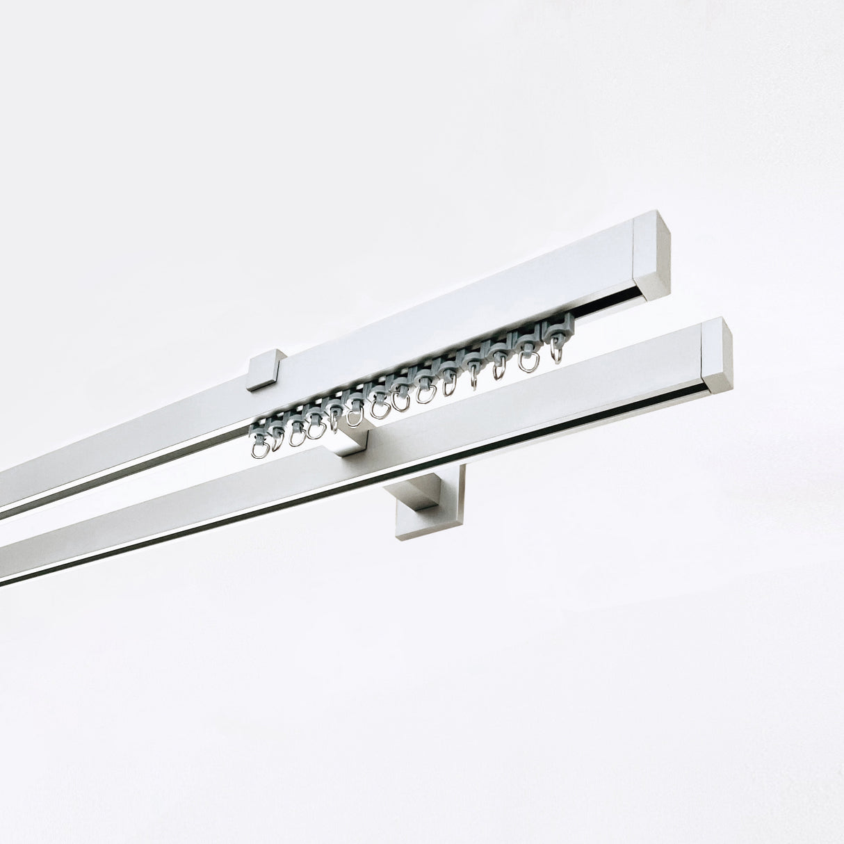 Binario Doppio per Tende, color Argento, a Parete – Misure Personalizzate, Design Elegante e Funzionale acquistare Binario Doppio per Tende, color Argento, a Parete – Misure Personalizzate, Design Elegante e Funzionale — Foto