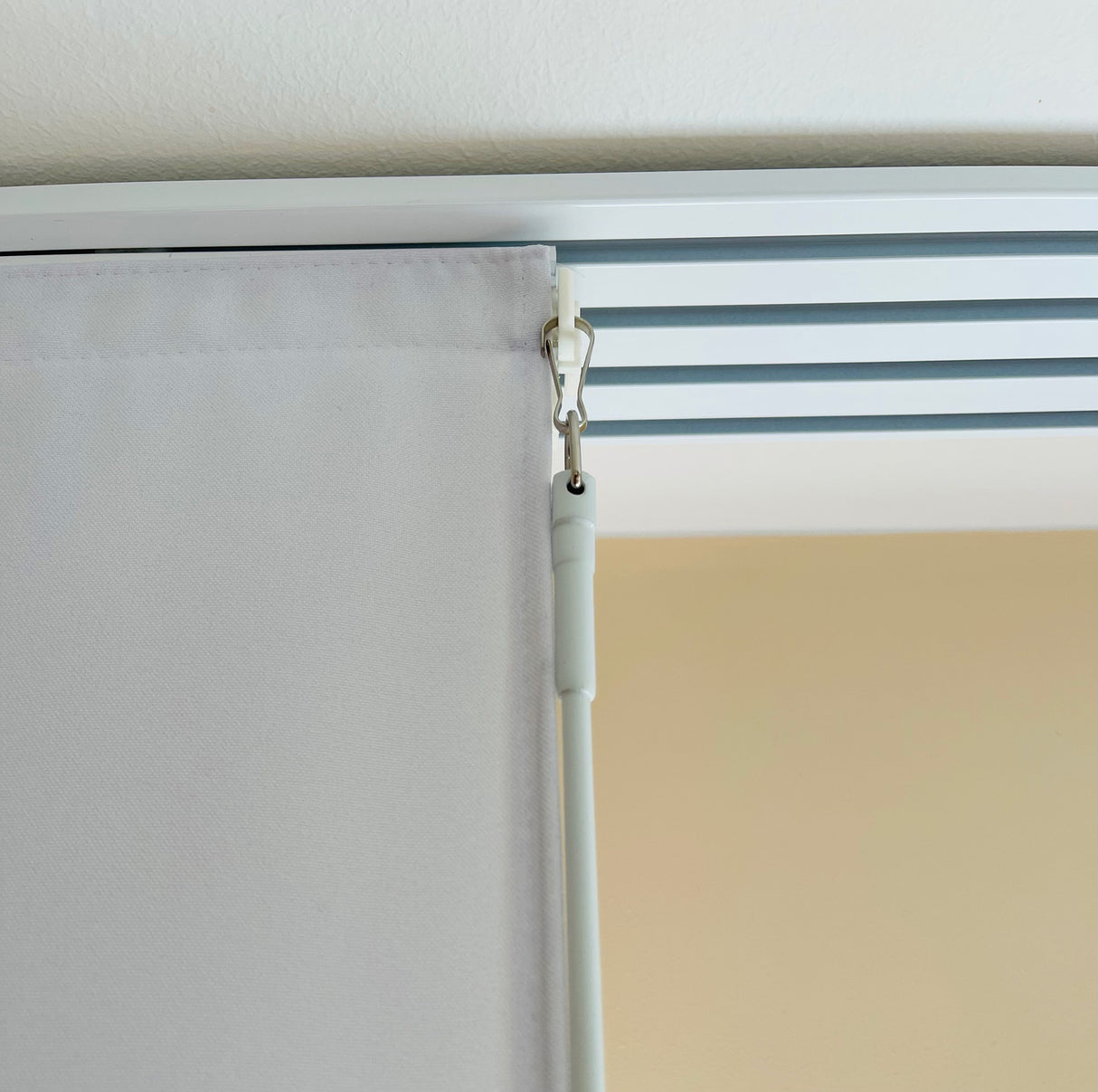 Frusta di scorrimento per Tende a Pannello acquistare Frusta di scorrimento per Tende a Pannello — Foto