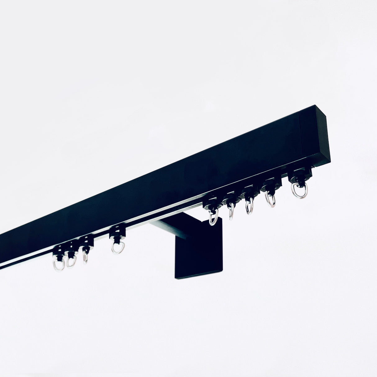 Binario per Tende, Singolo, color Nero Opaco, a Parete – Misure Personalizzate, Design Moderno e Versatile acquistare Binario per Tende, Singolo, color Nero Opaco, a Parete – Misure Personalizzate, Design Moderno e Versatile — Foto