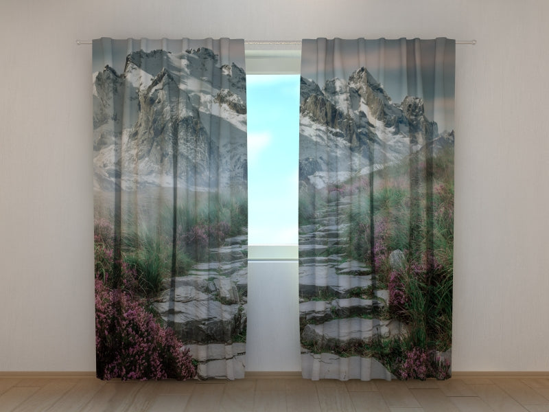 Foto Tende Affascinante Nebbia Estiva in Montagna acquistare Foto Tende Affascinante Nebbia Estiva in Montagna — Foto