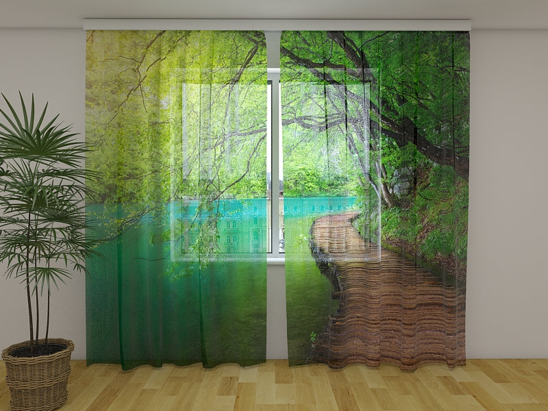 Foto Tende Sentiero in Legno nella Foresta acquistare Foto Tende Sentiero in Legno nella Foresta — Foto