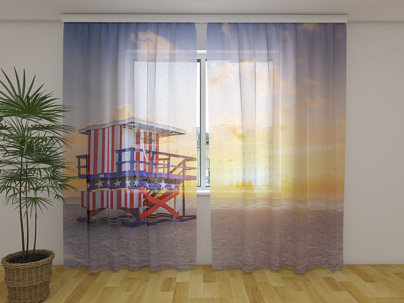 Foto Tende Alba a Miami Beach con la Torre del Bagnino acquistare Foto Tende Alba a Miami Beach con la Torre del Bagnino — Foto