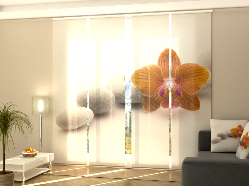 Set di 4 Tende a Pannello Orchidea Arancione su Pietre Termali acquistare Set di 4 Tende a Pannello Orchidea Arancione su Pietre Termali — Foto