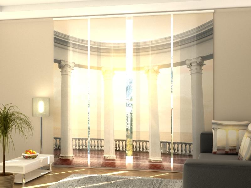 Set di 4 Tende a Pannello Colonne Bianche su un Lungomare acquistare Set di 4 Tende a Pannello Colonne Bianche su un Lungomare — Foto