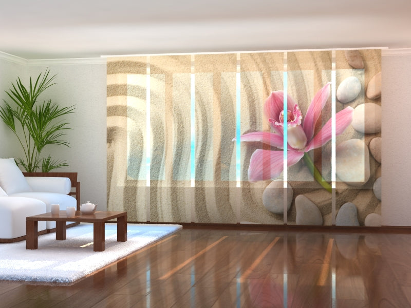 Set di 6 Tende a Pannello Orchidea e Pietre Termali Sulla Sabbia acquistare Set di 6 Tende a Pannello Orchidea e Pietre Termali Sulla Sabbia — Foto