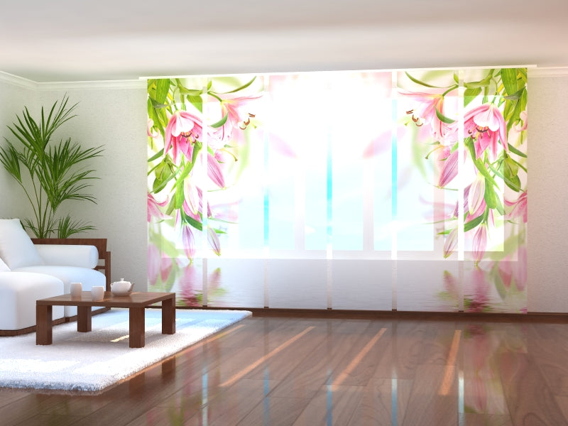 Set di 6 Tende a Pannello Gigli Rosa acquistare Set di 6 Tende a Pannello Gigli Rosa — Foto