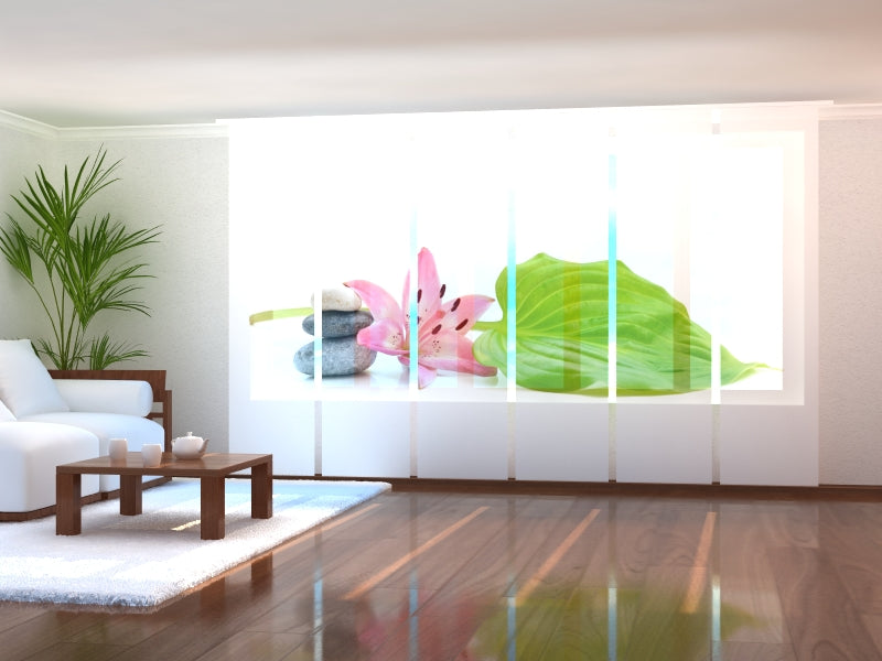 Set di 6 Tende a Pannello Giglio Rosa e Pietre acquistare Set di 6 Tende a Pannello Giglio Rosa e Pietre — Foto