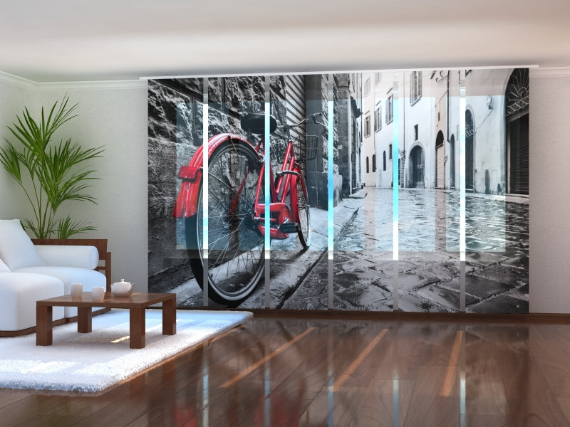 Set di 6 Tende a Pannello Bici Rossa in Citt�� in Bianco e Nero acquistare Set di 6 Tende a Pannello Bici Rossa in Citt�� in Bianco e Nero — Foto