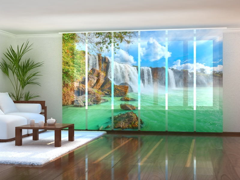 Set di 6 Tende a Pannello Cascata in Vietnam acquistare Set di 6 Tende a Pannello Cascata in Vietnam — Foto