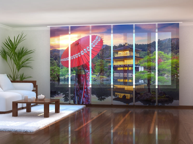 Set di 6 Tende a Pannello Donna in Kimono acquistare Set di 6 Tende a Pannello Donna in Kimono — Foto