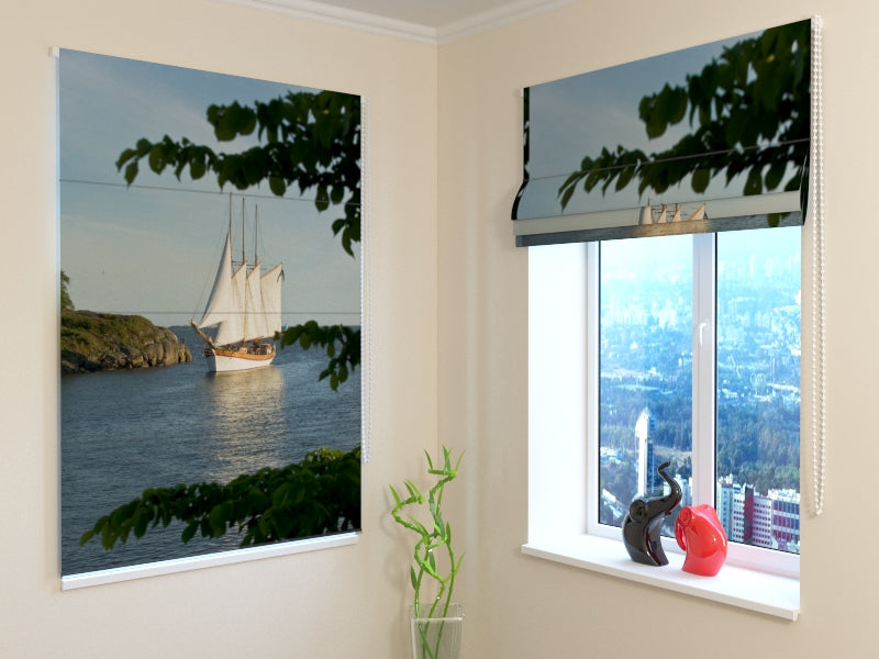 Tende a Pacchetto Barca a Vela nella Baia acquistare Tende a Pacchetto Barca a Vela nella Baia — Foto