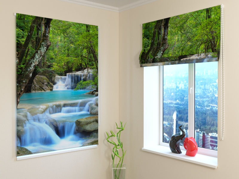 Tende a Pacchetto Cascata Thailandese in Primavera acquistare Tende a Pacchetto Cascata Thailandese in Primavera — Foto