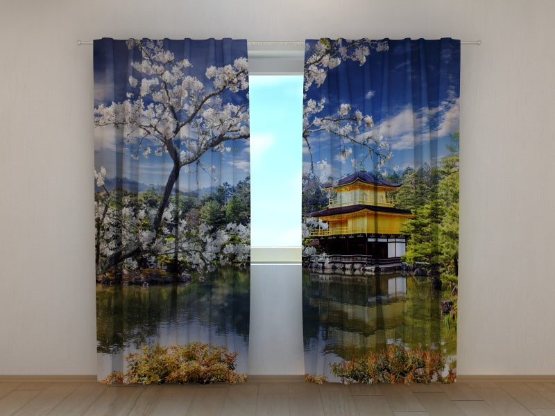 Foto Tende Sakura Vicino all'Acqua acquistare Foto Tende Sakura Vicino all'Acqua — Foto