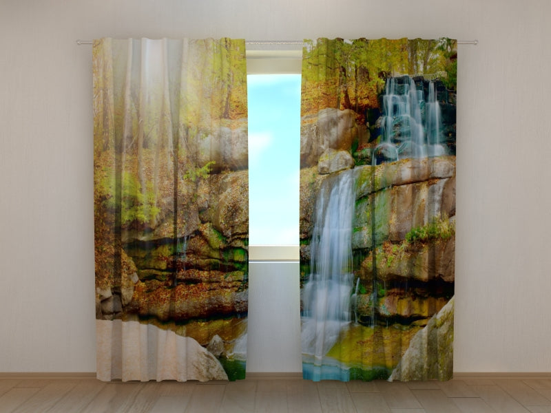 Foto Tende Cascata nella Foresta D'autunno acquistare Foto Tende Cascata nella Foresta D'autunno — Foto