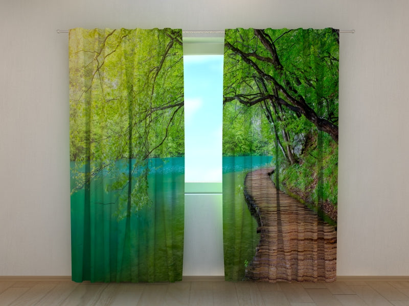 Foto Tende Sentiero in Legno nella Foresta acquistare Foto Tende Sentiero in Legno nella Foresta — Foto