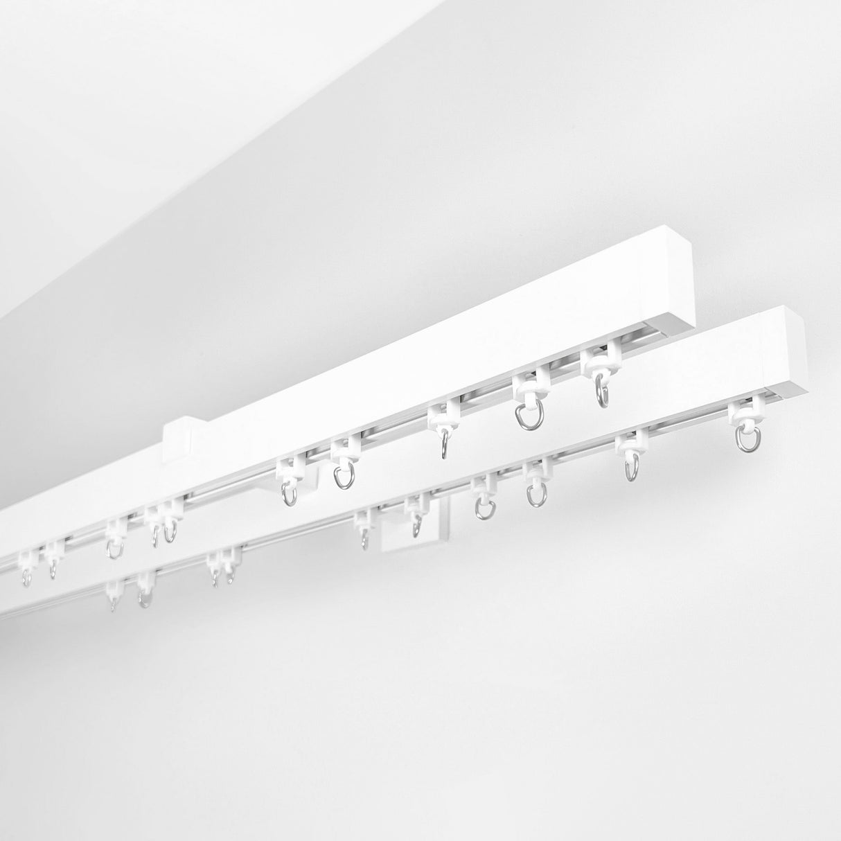 Binario Doppio per Tende Bianco - Montaggio a Parete, Su Misura, Design Elegante e Funzionale — Foto