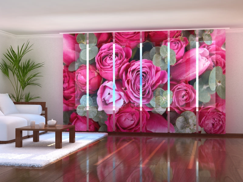 Set di 6 Tende a Pannello Rose Rosa con Foglie Verdi — Foto